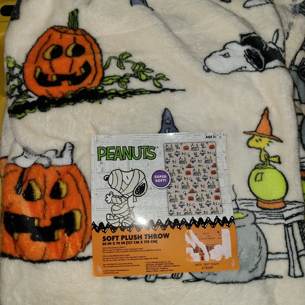 Peanuts Snoopy & Woodstock Halloween Soft Plush Throw Blanket 50x70